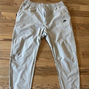 Men’s Nike Sportswear Tech Pants- XXL
Never been worn